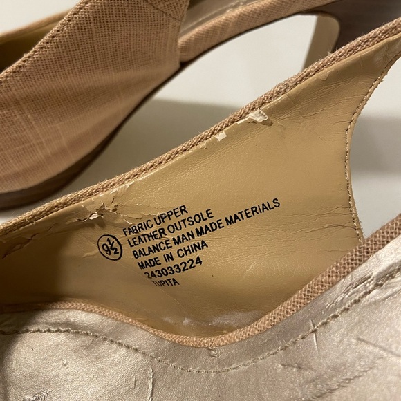 Isaac Mizrahi tan peep toe heels‎ — size 9.5 - Picture 4 of 8